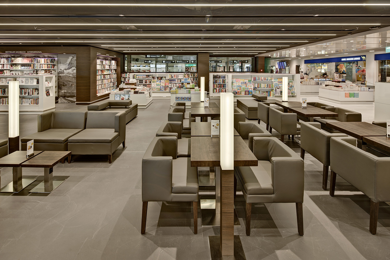 Flughafen Zürich - NZZ Café & Press Book Lounge